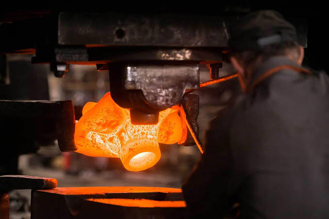 1400-ton hydraulic press forging metal billet